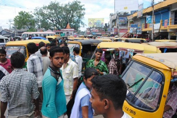 Illegal car parking rampant in Agartala city, traffic police in deep slumber